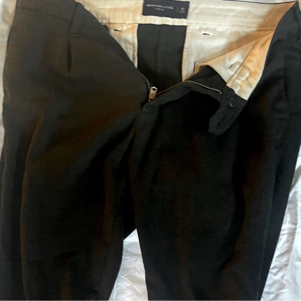 Abercrombie and Finch stretch gray pants. Very comfortable and elastic cuff.